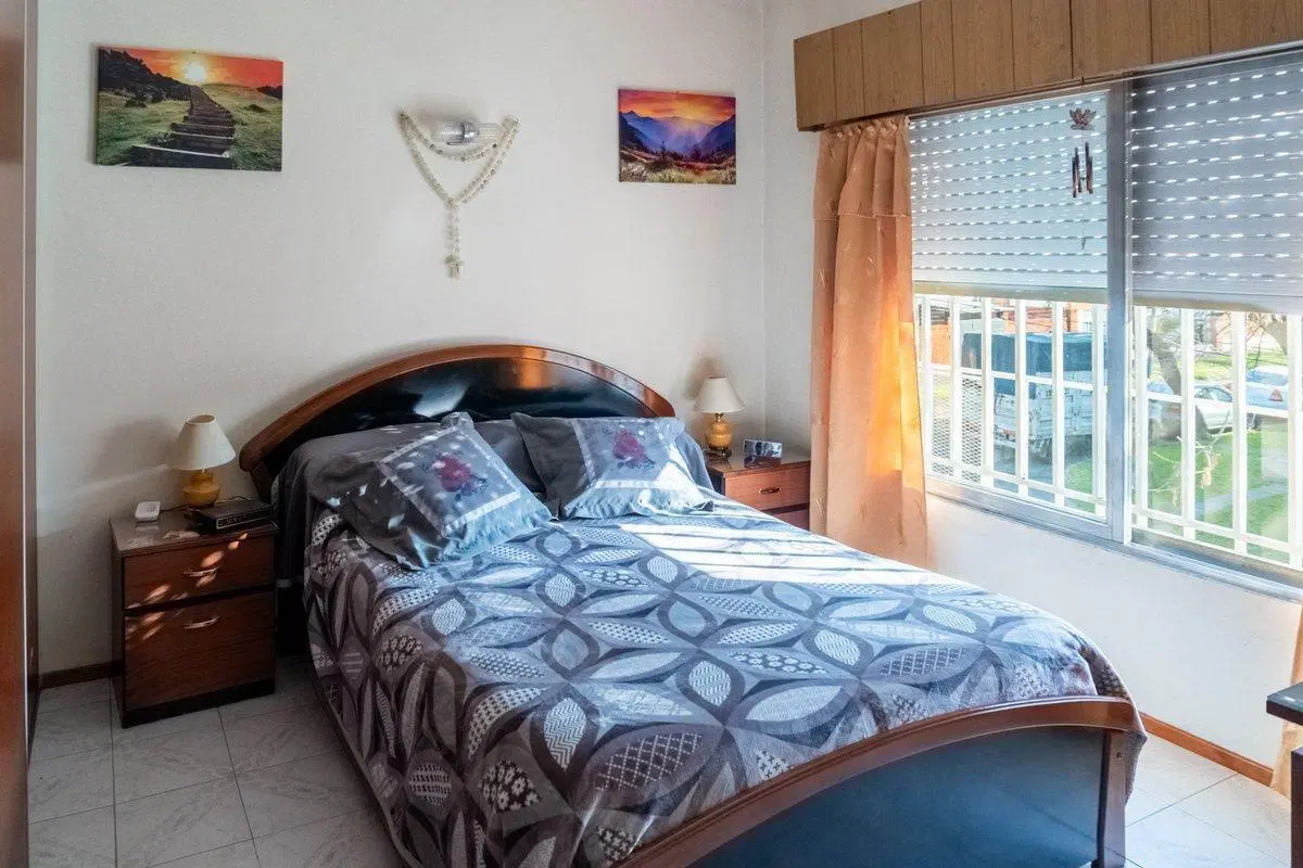 Venta - Casa 3 Dormis - cochera  b. Arroyito 5
