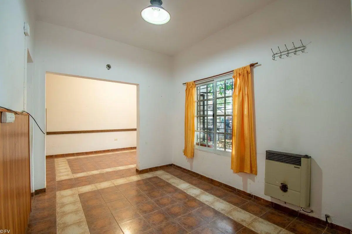 CASA EN VENTA CON PATIO Y COCHERA LA FLORIDA 3