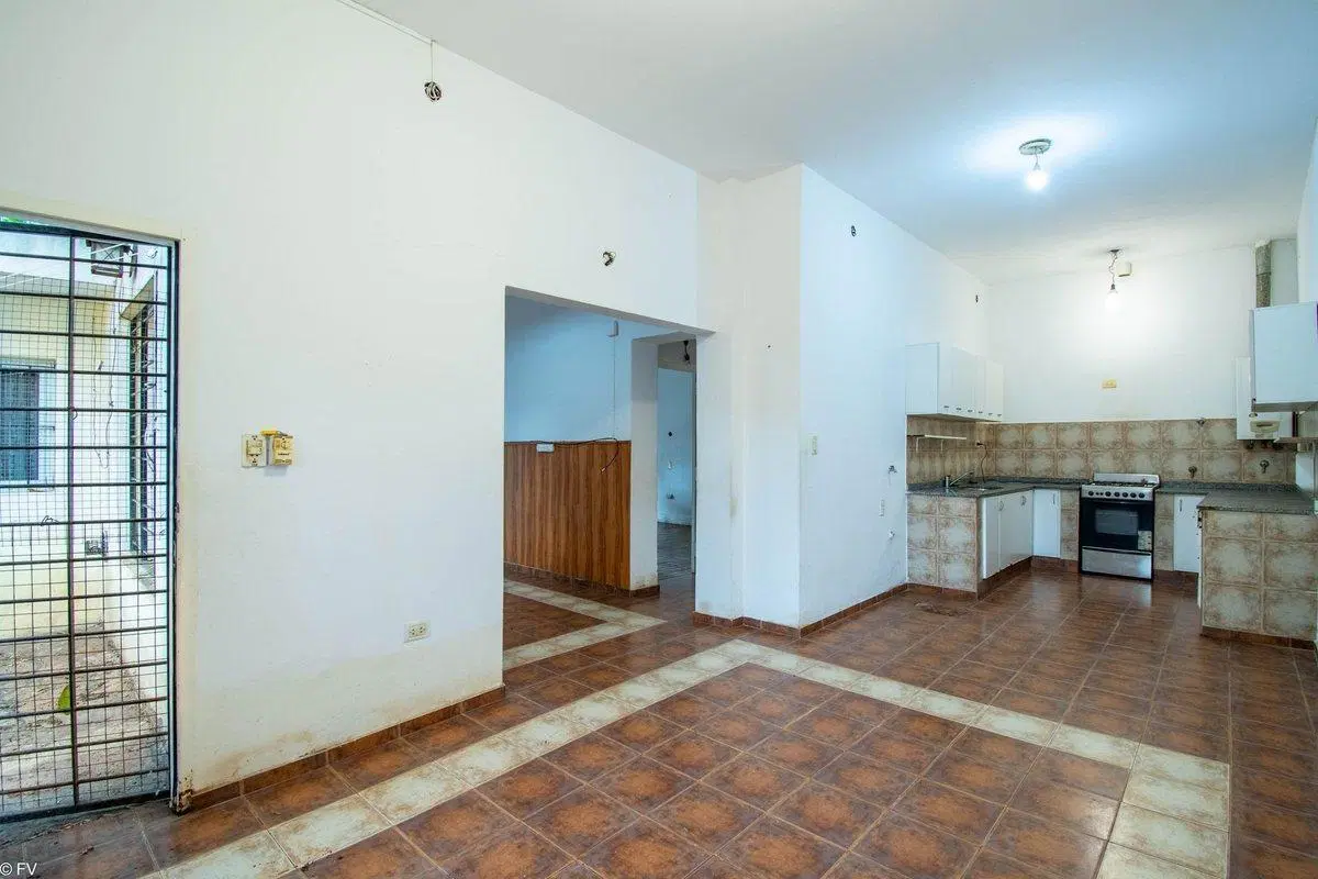 CASA EN VENTA CON PATIO Y COCHERA LA FLORIDA 5