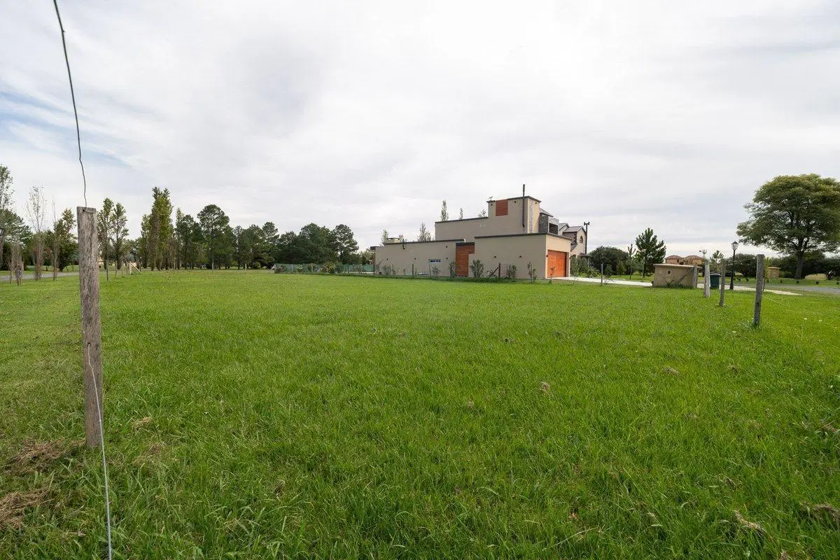 TERRENO EN VENTA BARRIO PRIVADO CAROLINA GOLF 966M 5