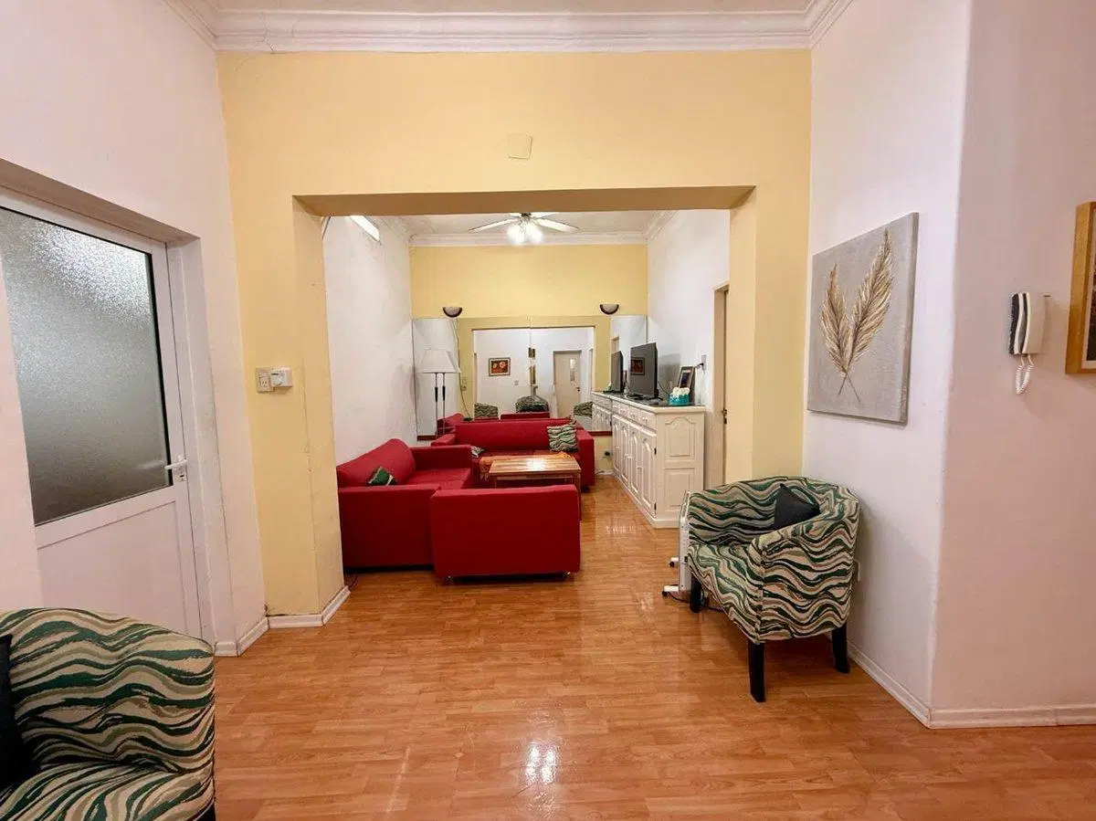 VENTA CASA 3 DORMITORIOS CON PATIO Y COCHERA 4