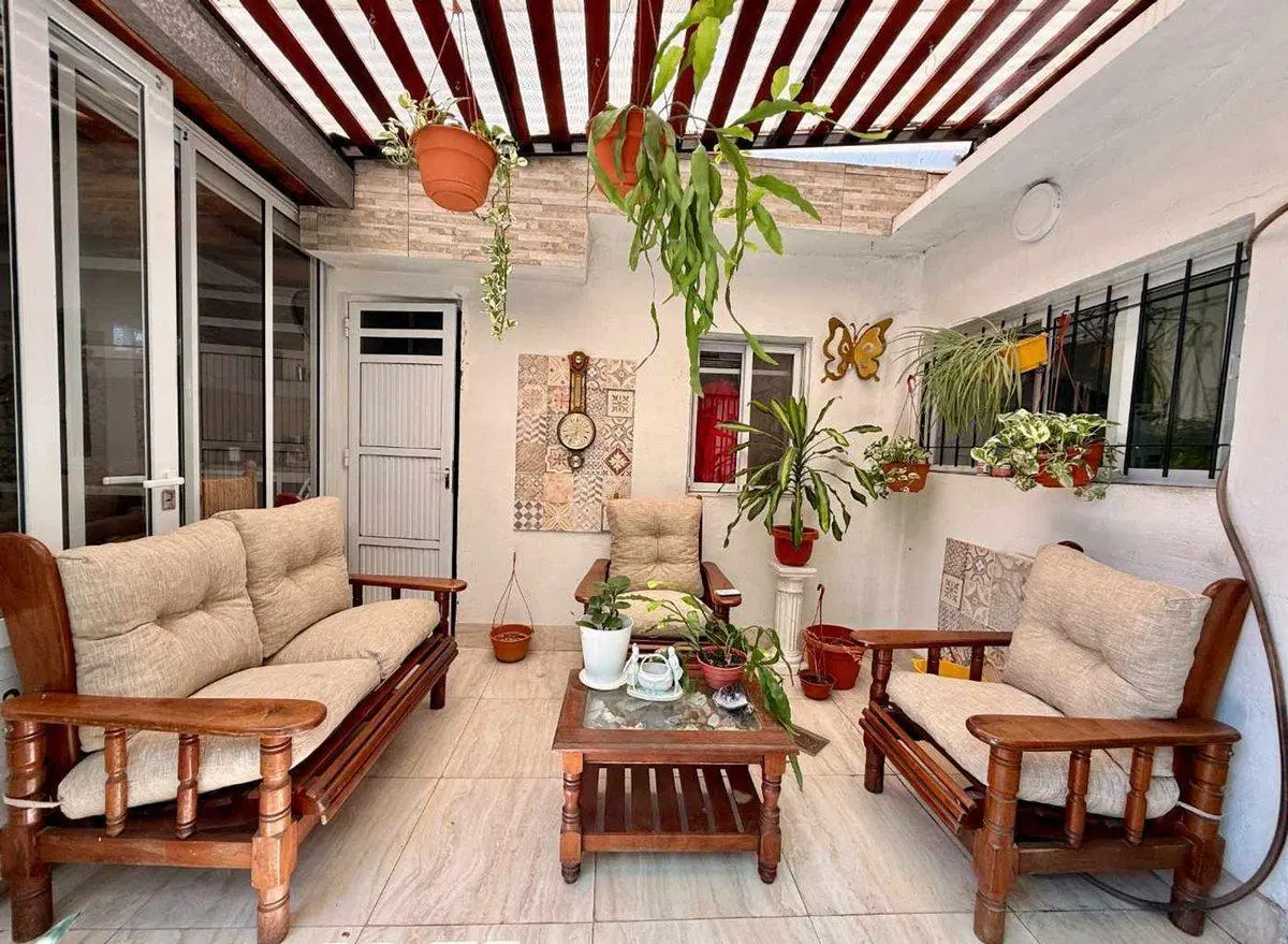 VENTA CASA 3 DORMITORIOS CON PATIO Y COCHERA 2