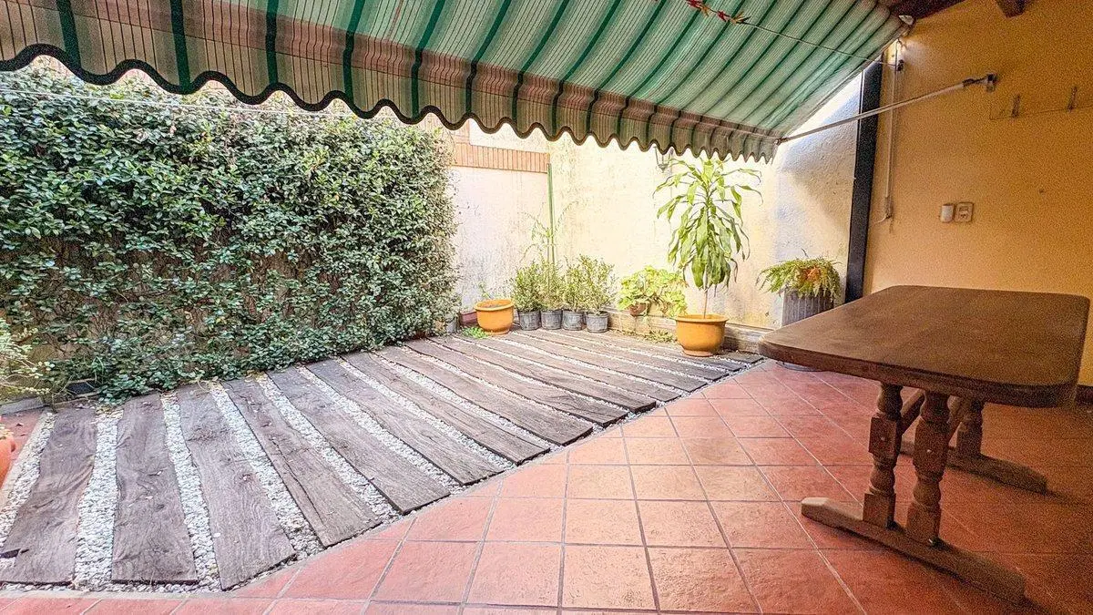 CASA EN VENTA 4 DORMITORIOS PATIO COCHERA MARTIN 3