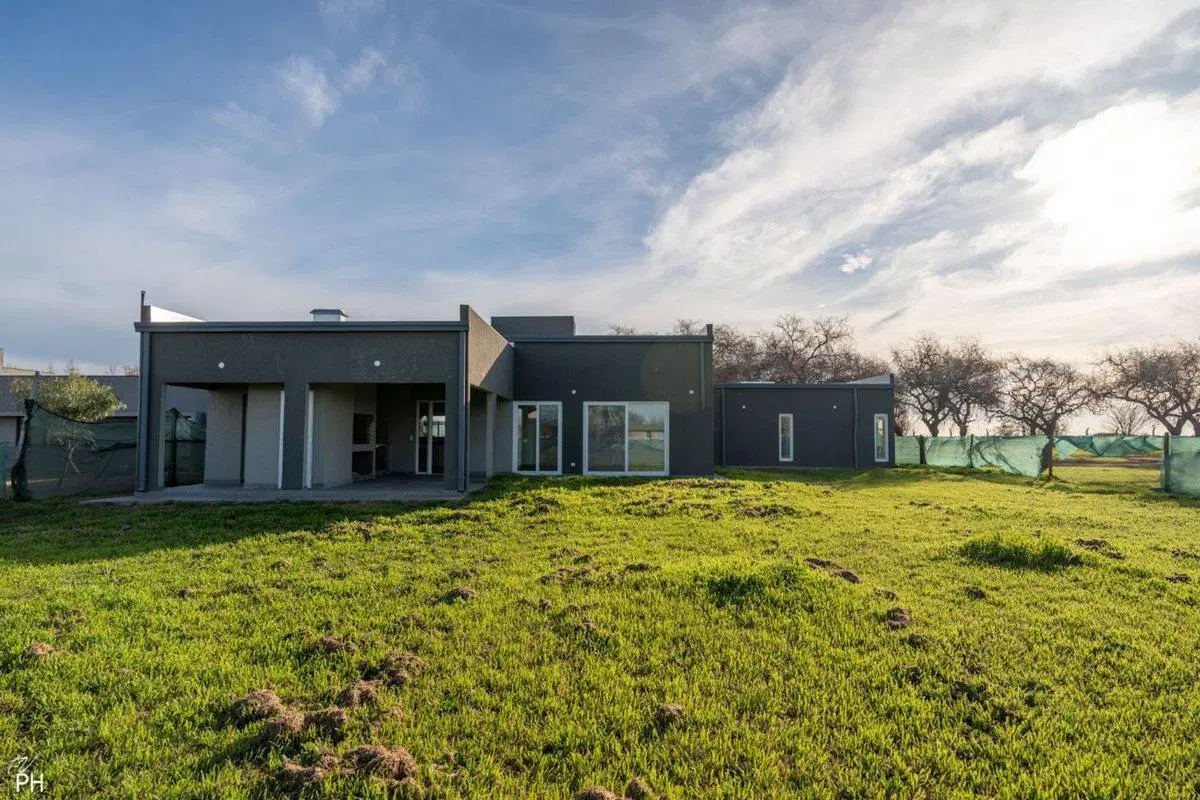 CASA EN VENTA 3 DORMITORIOS EN HARAS DE FUNES 2