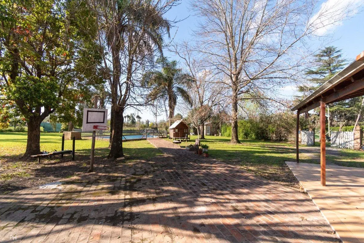 CASA EN VENTA DE 3 DORMITORIOS Y PILETA EN ROLDÁN 3