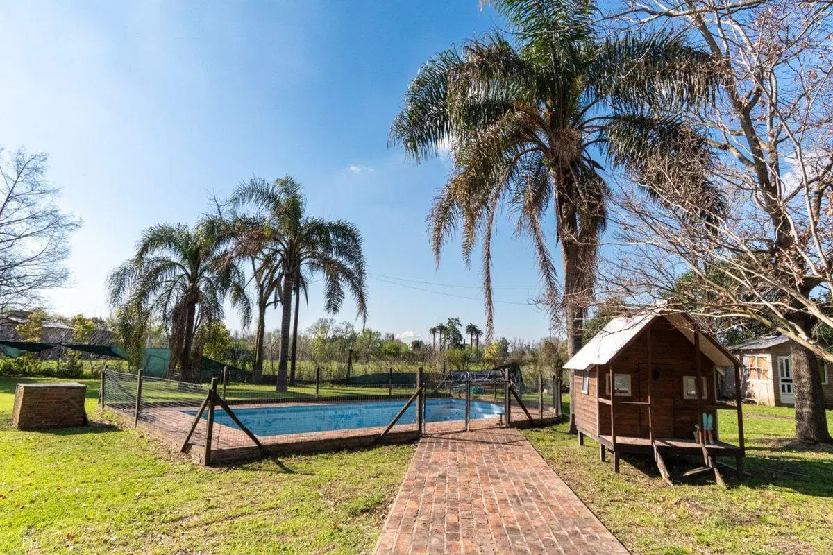 CASA EN VENTA DE 3 DORMITORIOS Y PILETA EN ROLDÁN 5