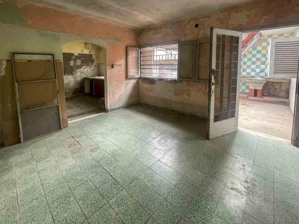 VENTA CASA A RECICLAR EN FISHERTON CON GALPÓN 3