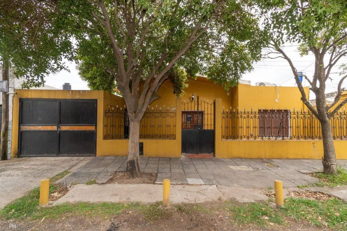 VENTA CASA EN ALBERDI 5