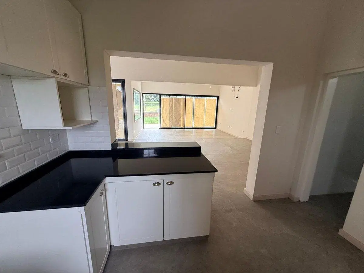 Venta casa a estrenar 3 dormitorios y pileta 3