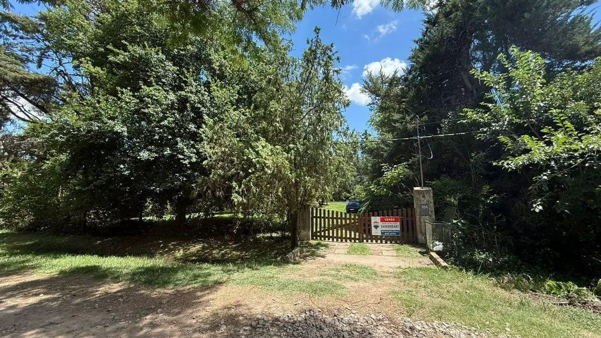 Casa Venta en Oliveros con amplio parque y pileta 5