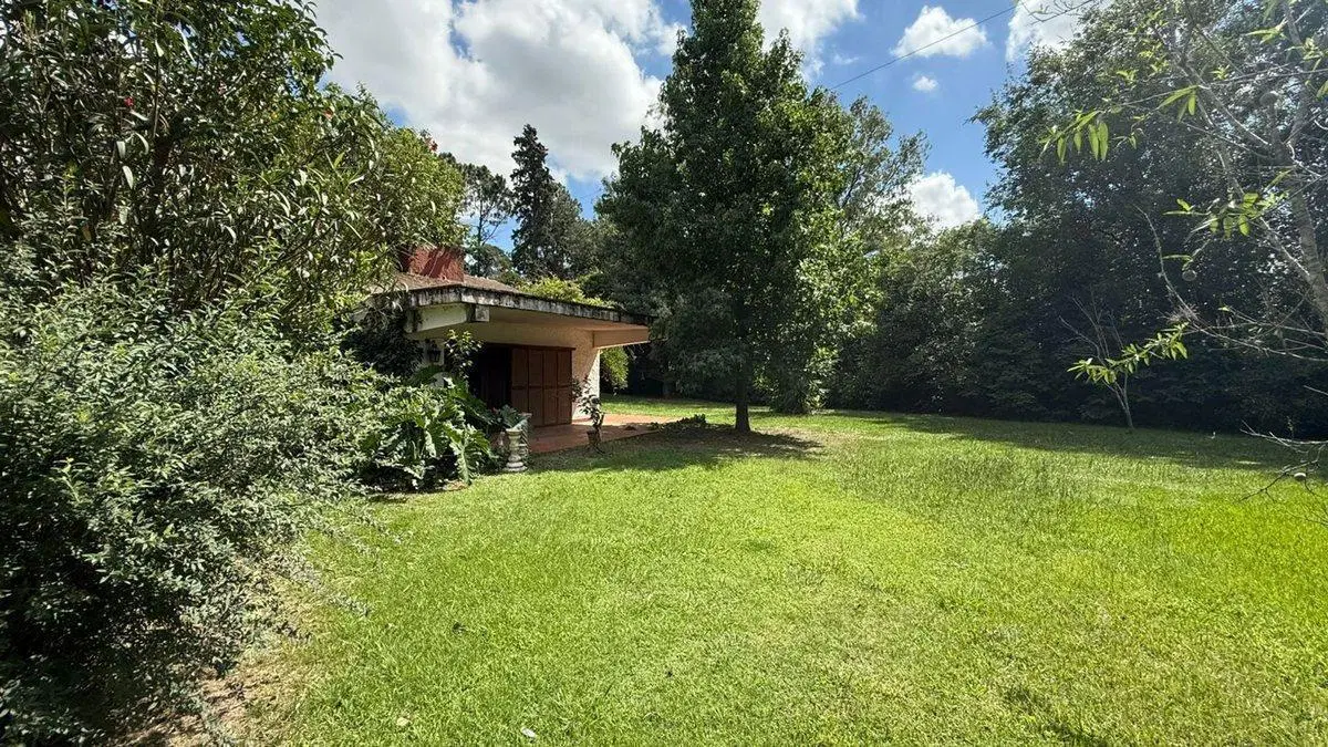 Casa Venta en Oliveros con amplio parque y pileta 3
