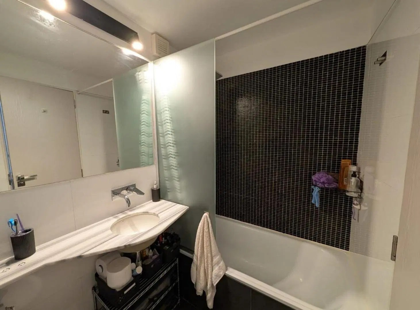 VENTA DEPARTAMENTO 2 DORMITORIOS. BALCÒN PICHINCHA 4