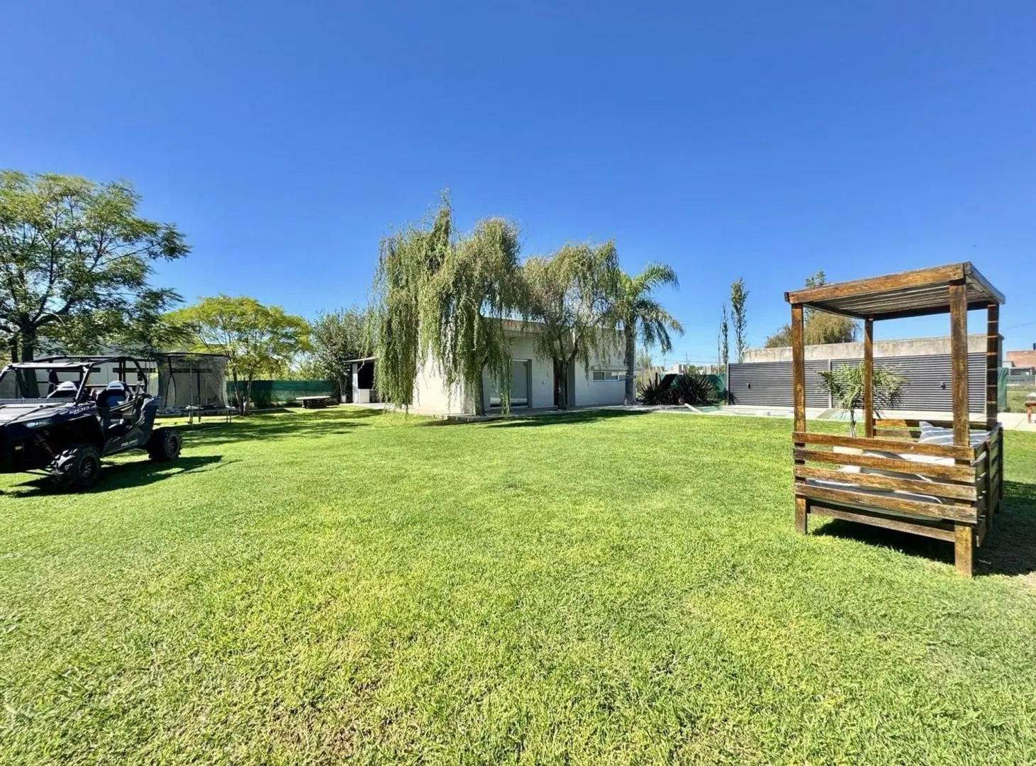 CASA EN VENTA DOS DORMITORIOS ROLDAN 4