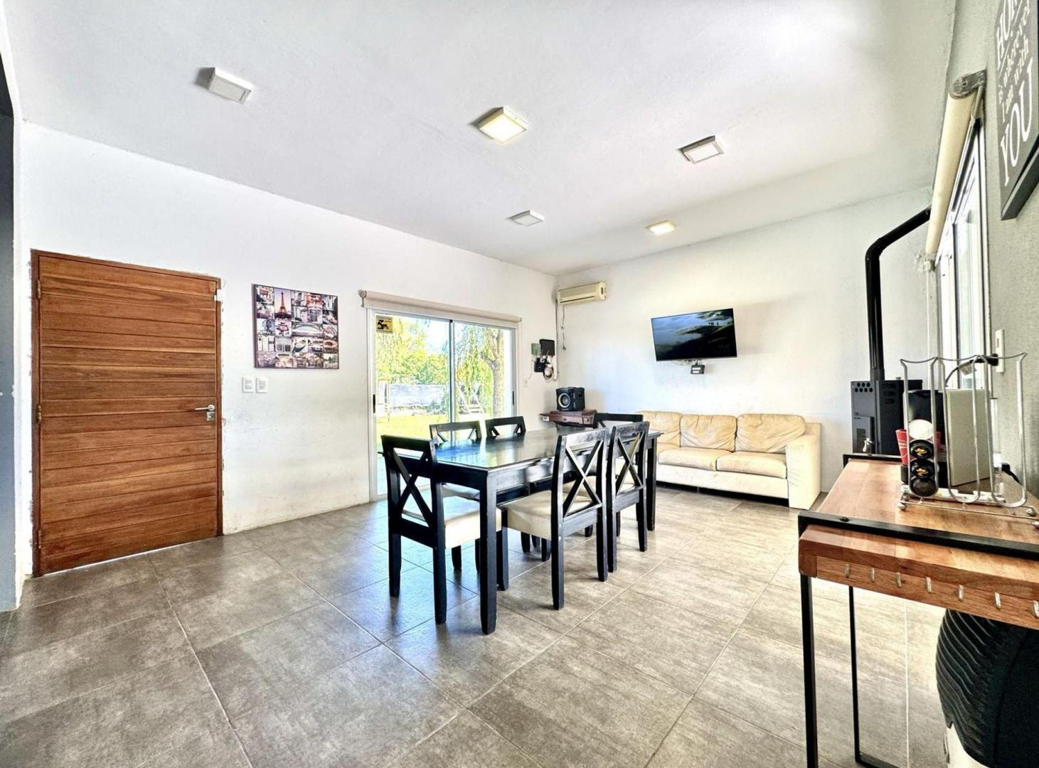 CASA EN VENTA DOS DORMITORIOS ROLDAN
