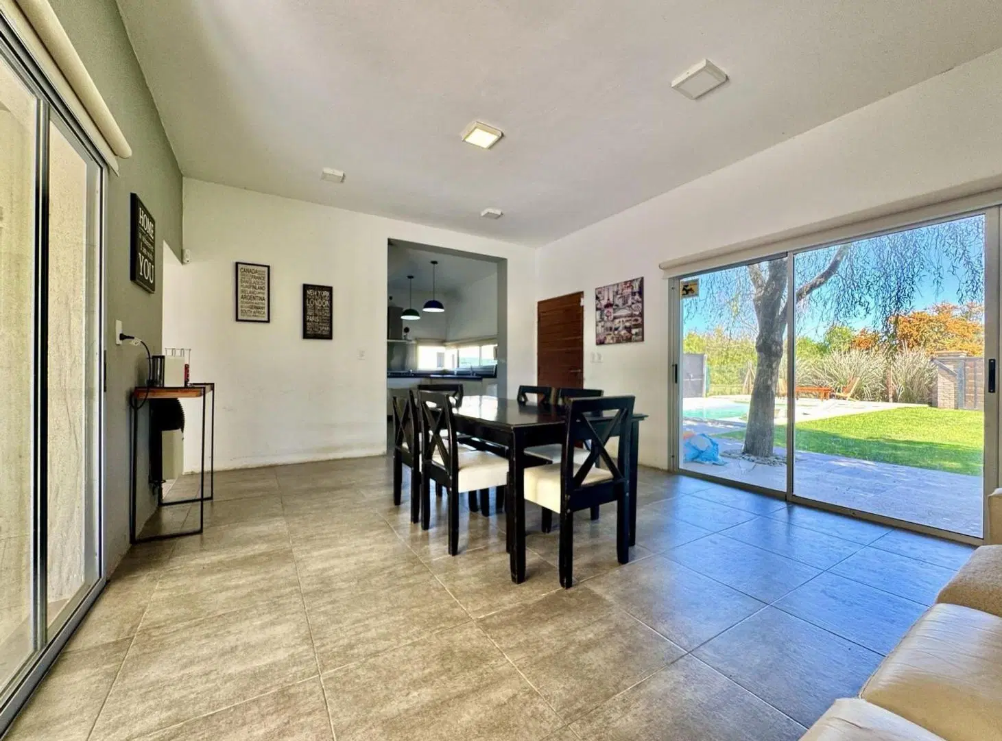 CASA EN VENTA DOS DORMITORIOS ROLDAN 5