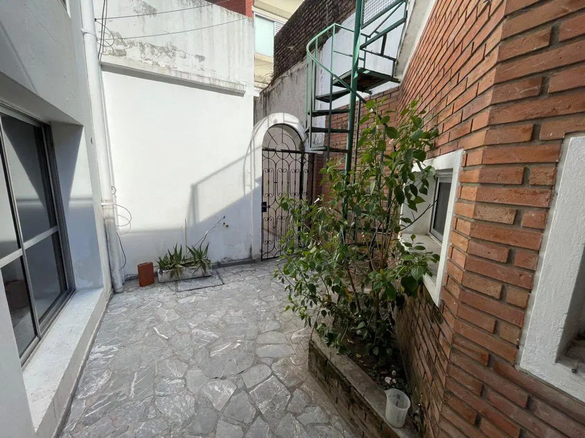 CASA DE PASILLO EN VENTA  3 DORMITORIOS CENTRO 5