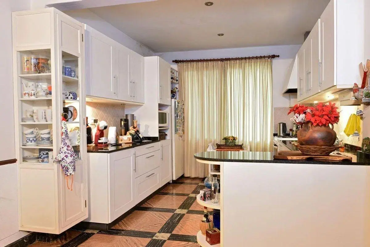 CASA EN VENTA CENTRO 4 DORMITORIOS PILETA PARQUE 4