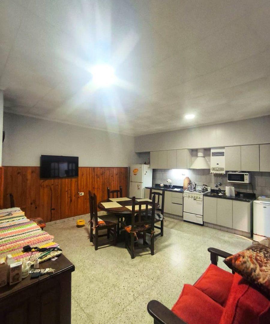 CASA EN VENTA DE PASILLO DOS DORMIS TIRO SUIZO