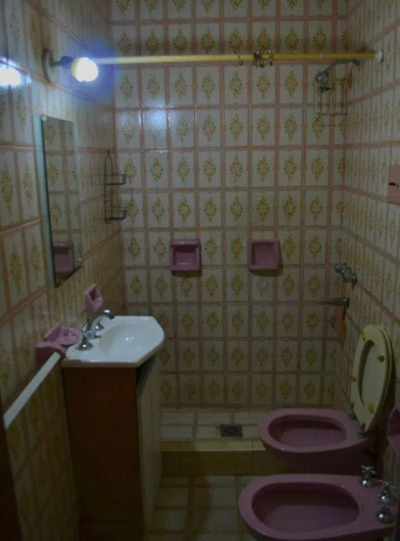 CASA EN VENTA CON DOS DORMITORIOS, COCHERA Y LOCAL 5