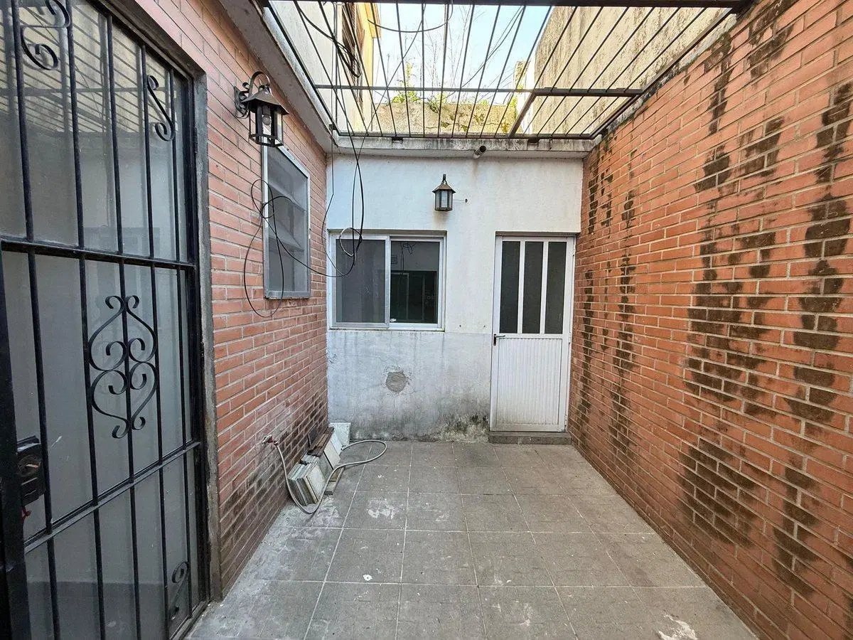 DEPTO PASILLO VENTA PLANTA BAJA 2 DORMI PATIO 3