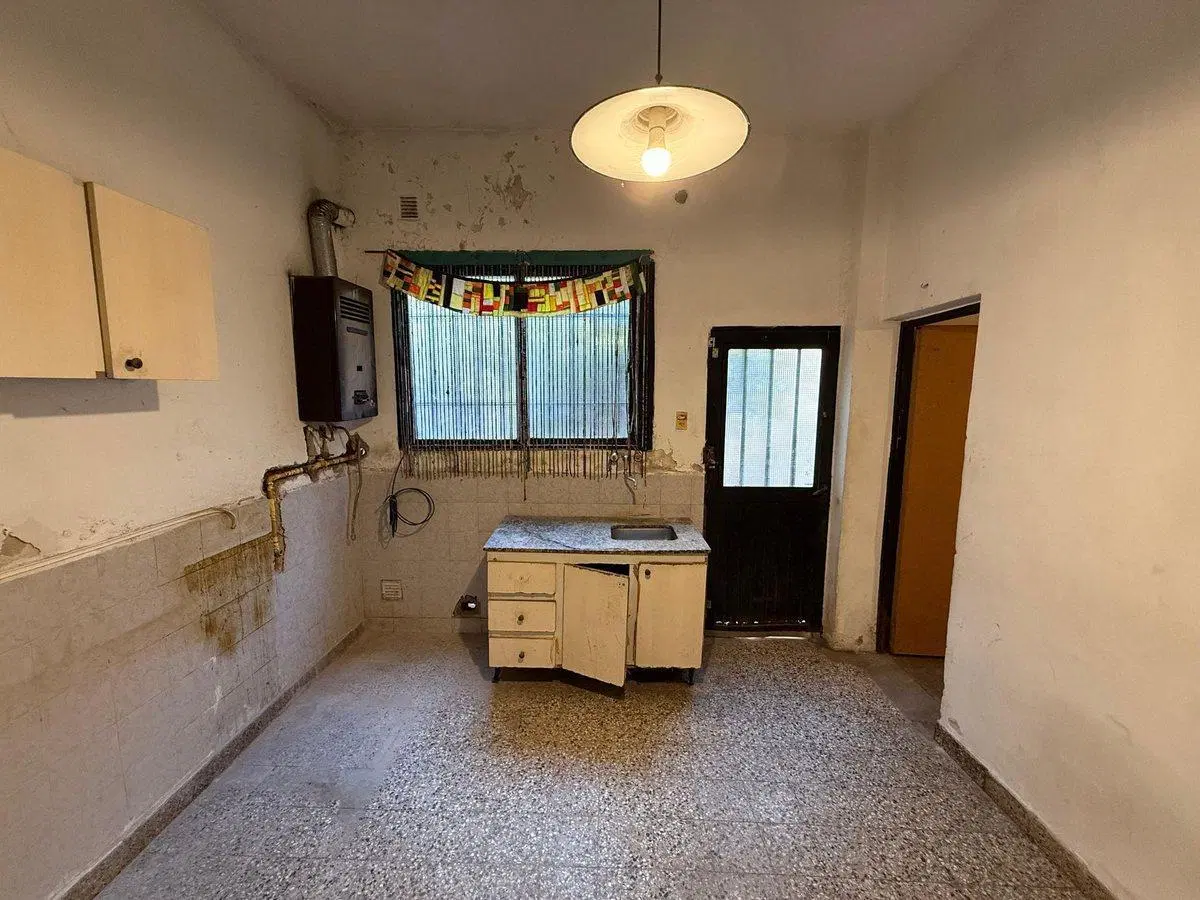 CASA VENTA DOS PLANTAS A RECICLAR BARRIO CURA 2