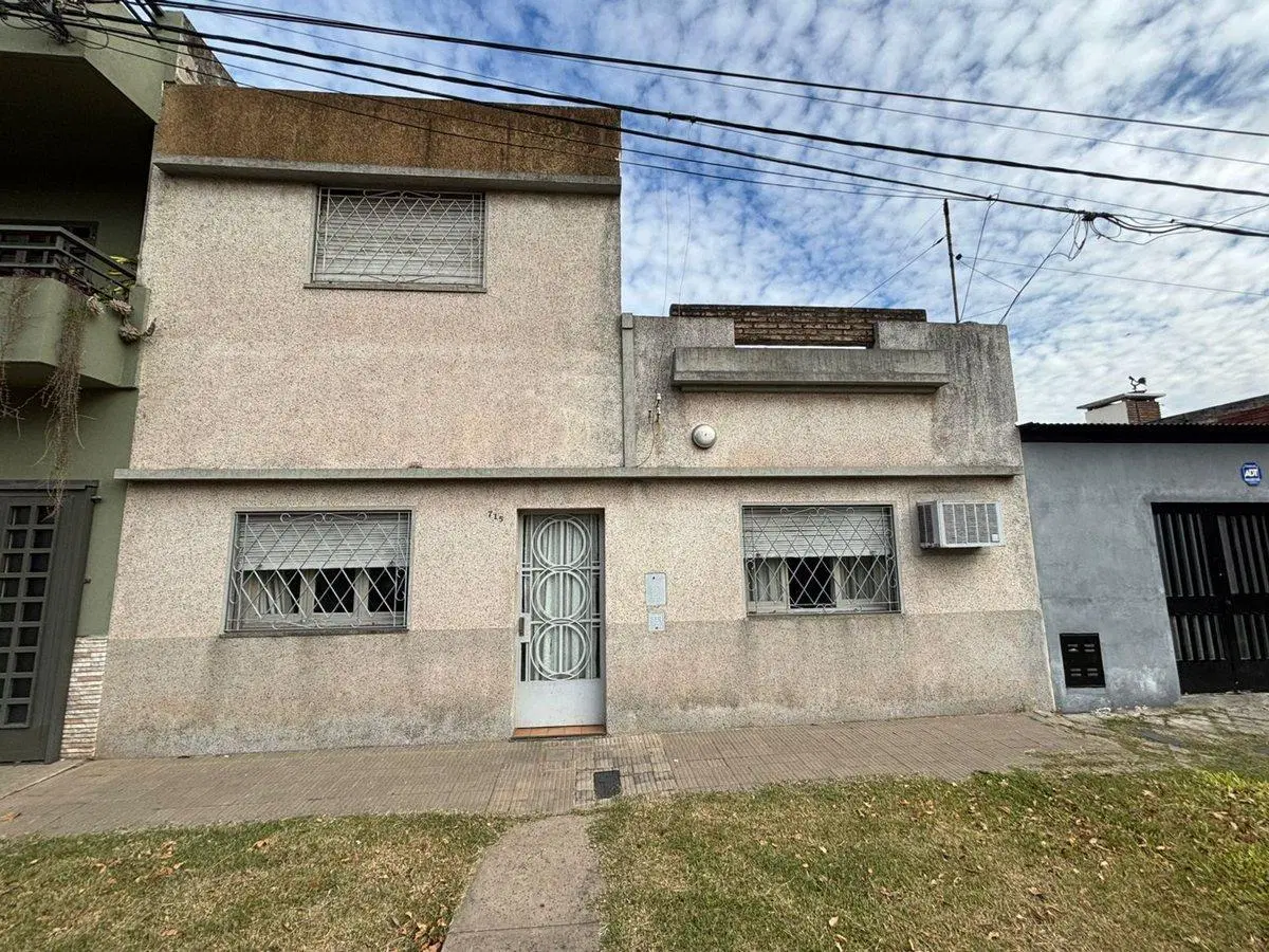 CASA EN VENTA 3 DORMITORIOS BARRIO MATHEU 2