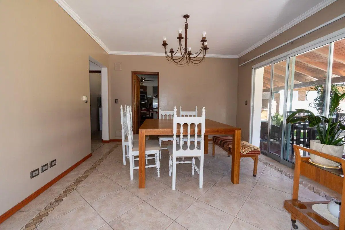 CASA EN VENTA 4 DORMITORIOS KENTUCKY - FUNES 5