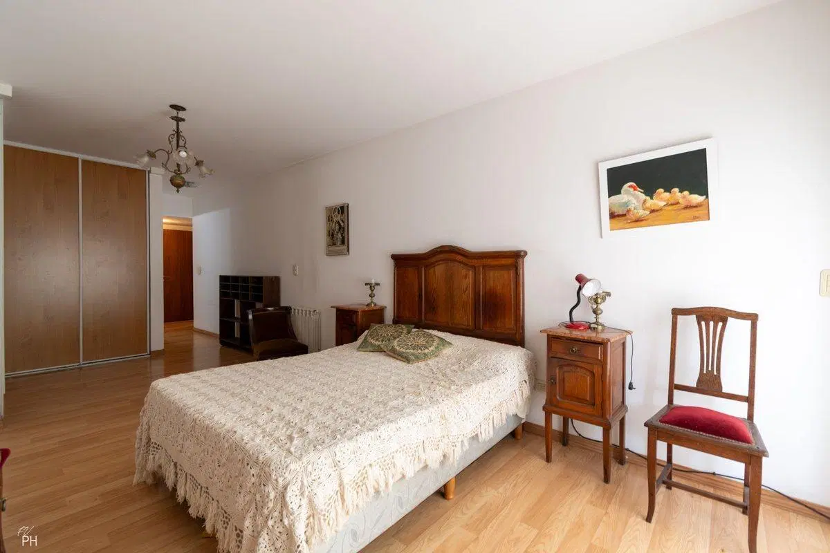 VENTA DPTO 4 DORMITORIOS COCHERA Y PATIO. ZONA RÌO 2