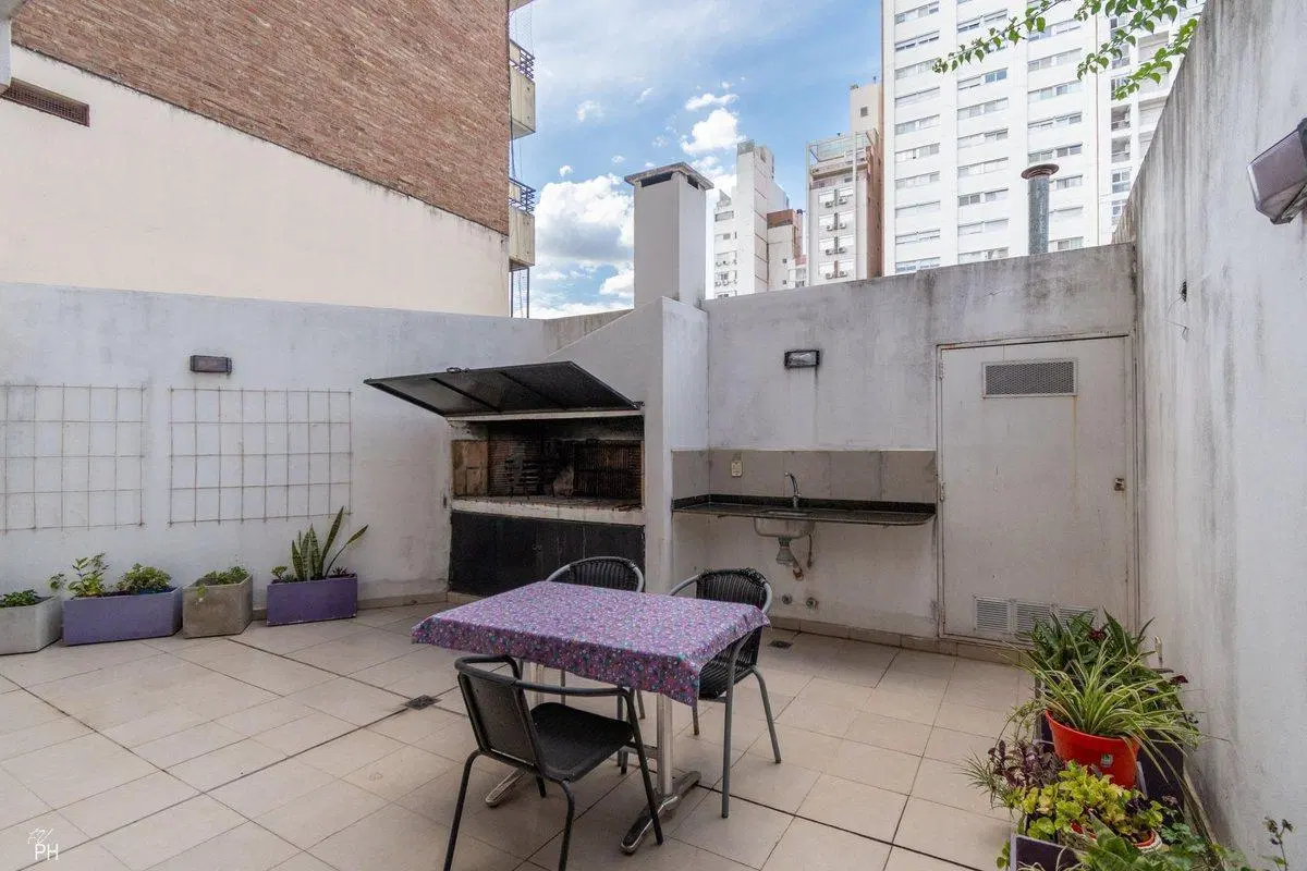 VENTA DPTO 4 DORMITORIOS COCHERA Y PATIO. ZONA RÌO 3