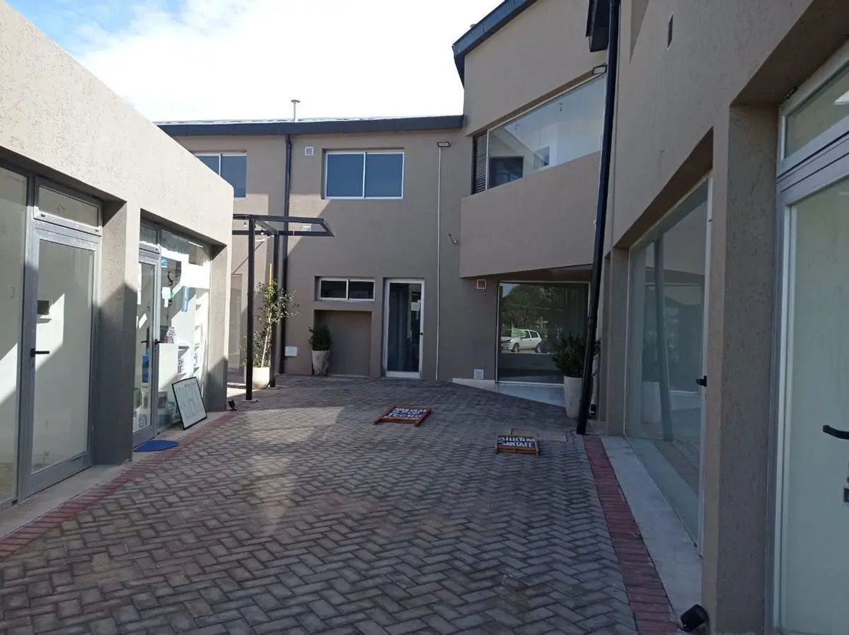 LOCALES EN VENTA EN LOS LAPACHOS PÉREZ 5