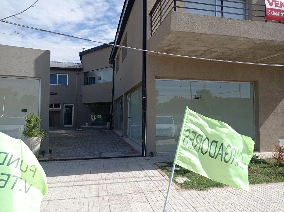 LOCALES EN VENTA EN LOS LAPACHOS PÉREZ 2