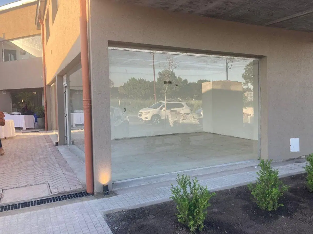 LOCALES EN VENTA EN LOS LAPACHOS PÉREZ 3