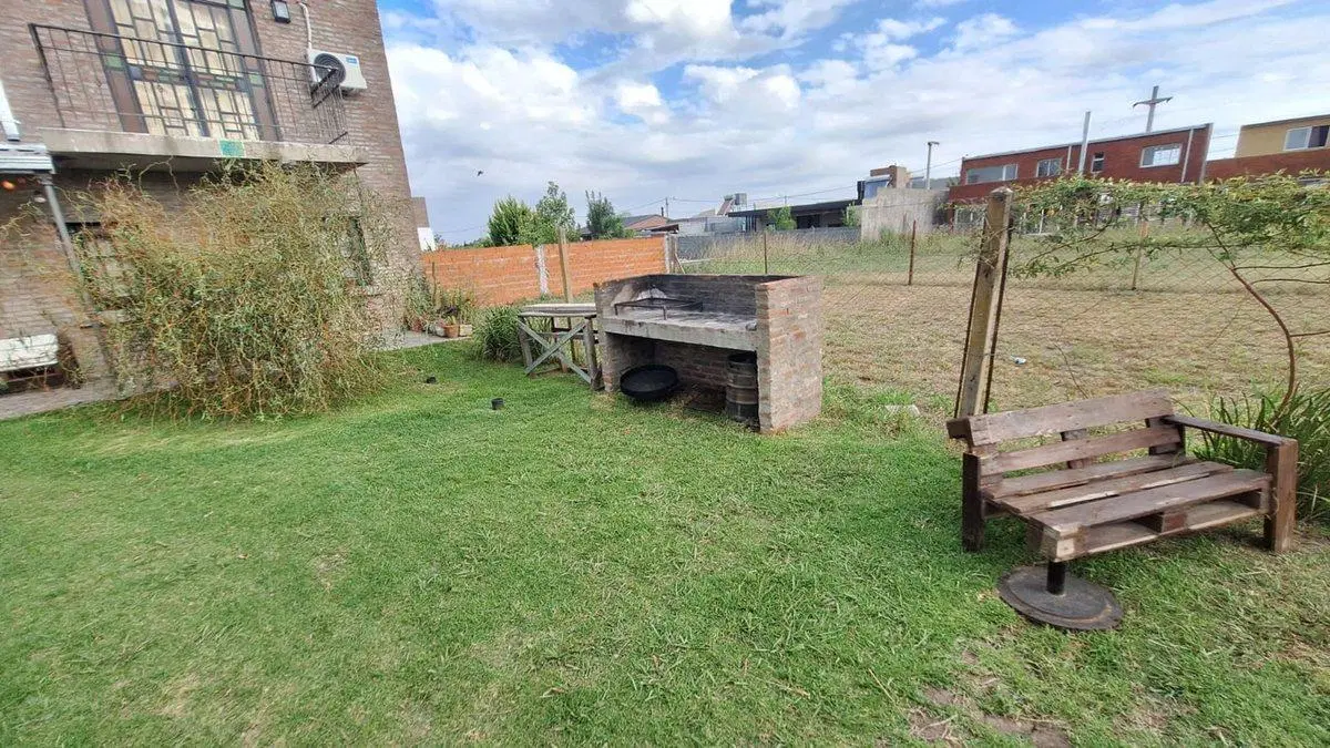 CASA CON PARQUE Y PILETA FINCAS DE IBARLUCEA 5