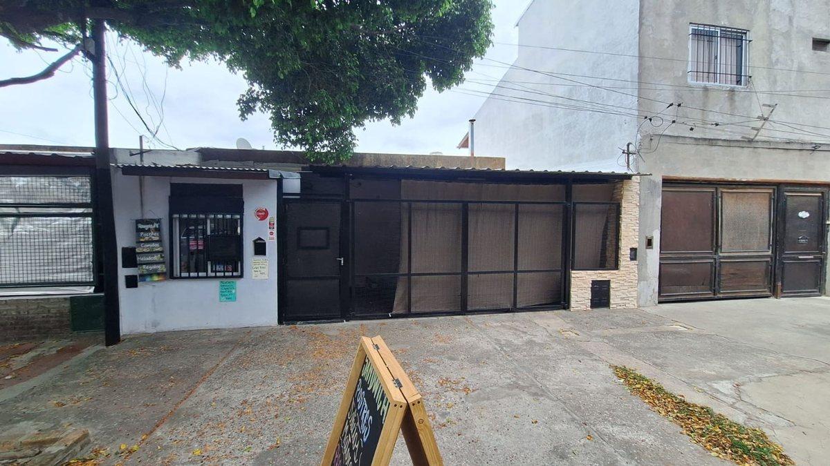 DOS CASAS EN VENTA 5 AMBIENTES ZONA SUR ROSARIO