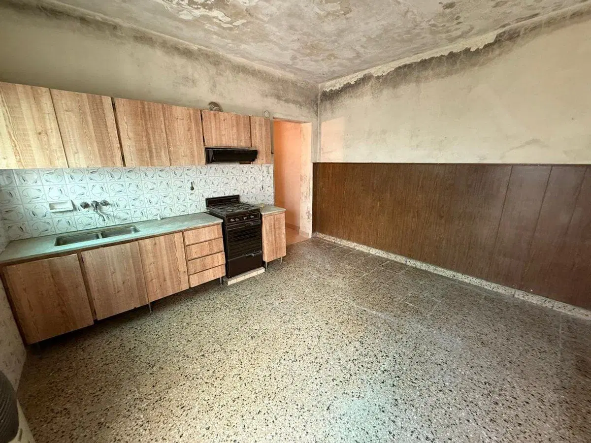 CASA VENTA A RECICLAR 3 DORMITORIOS COCHERA 5