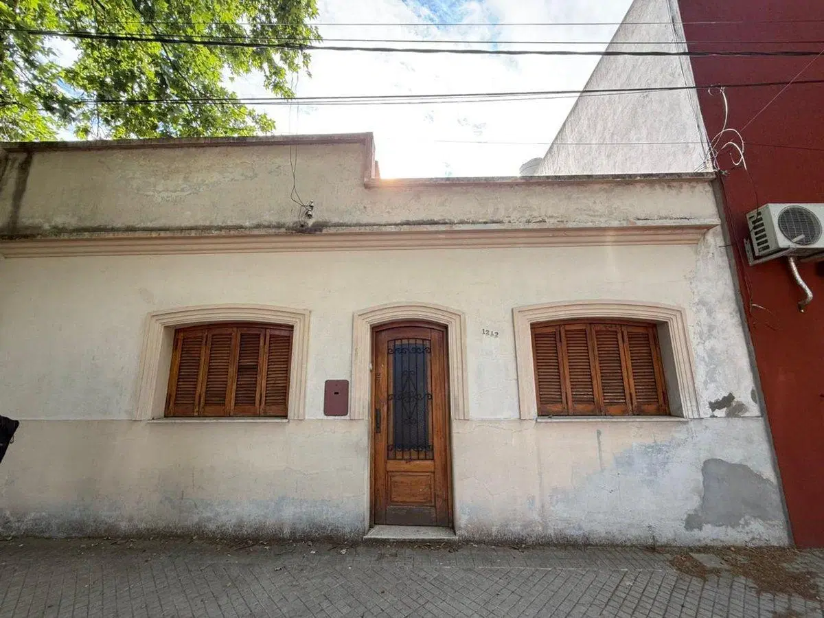 CASA VENTA A RECICLAR 3 DORMITORIOS COCHERA 4