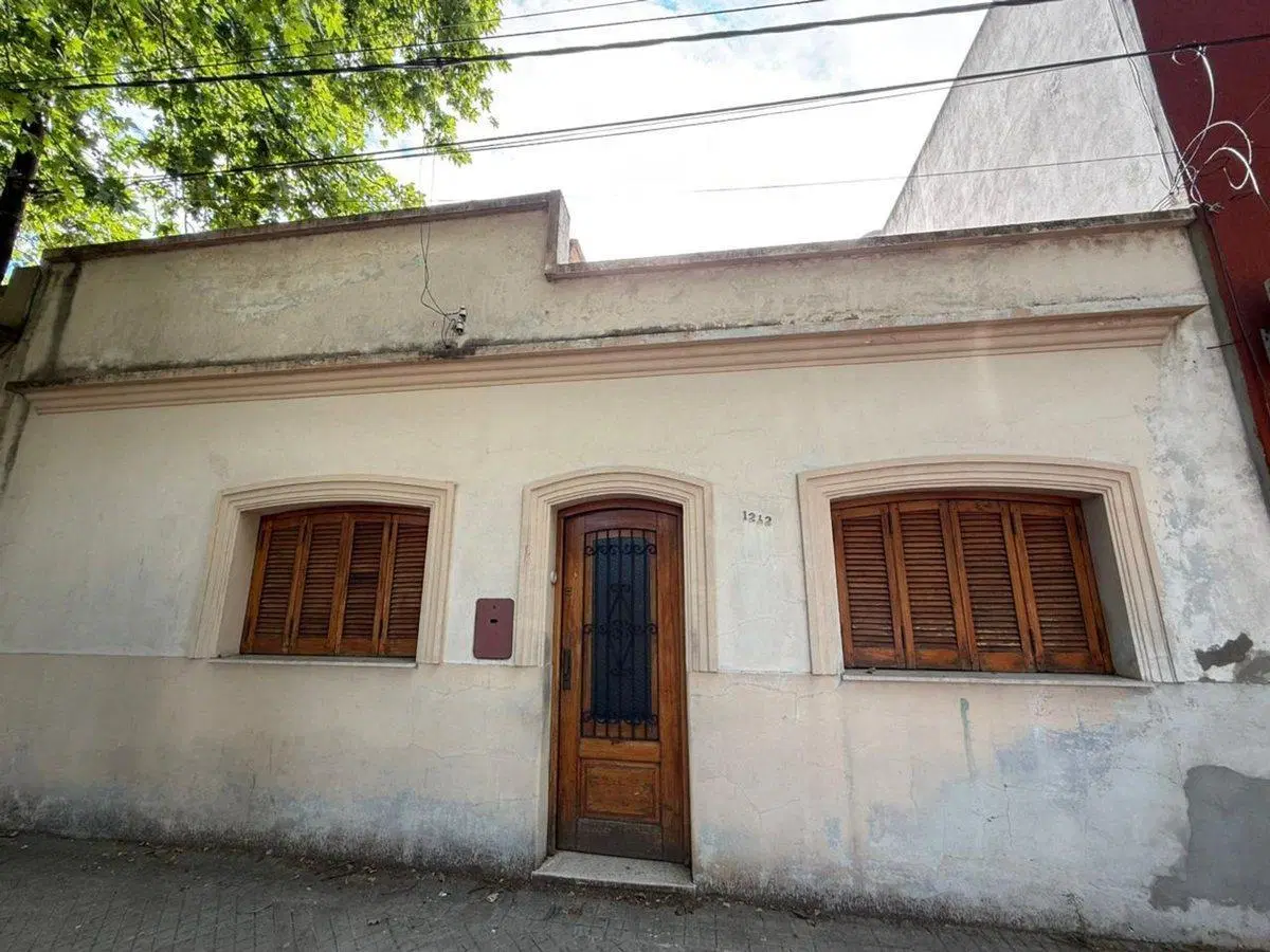 CASA VENTA A RECICLAR 3 DORMITORIOS COCHERA 8