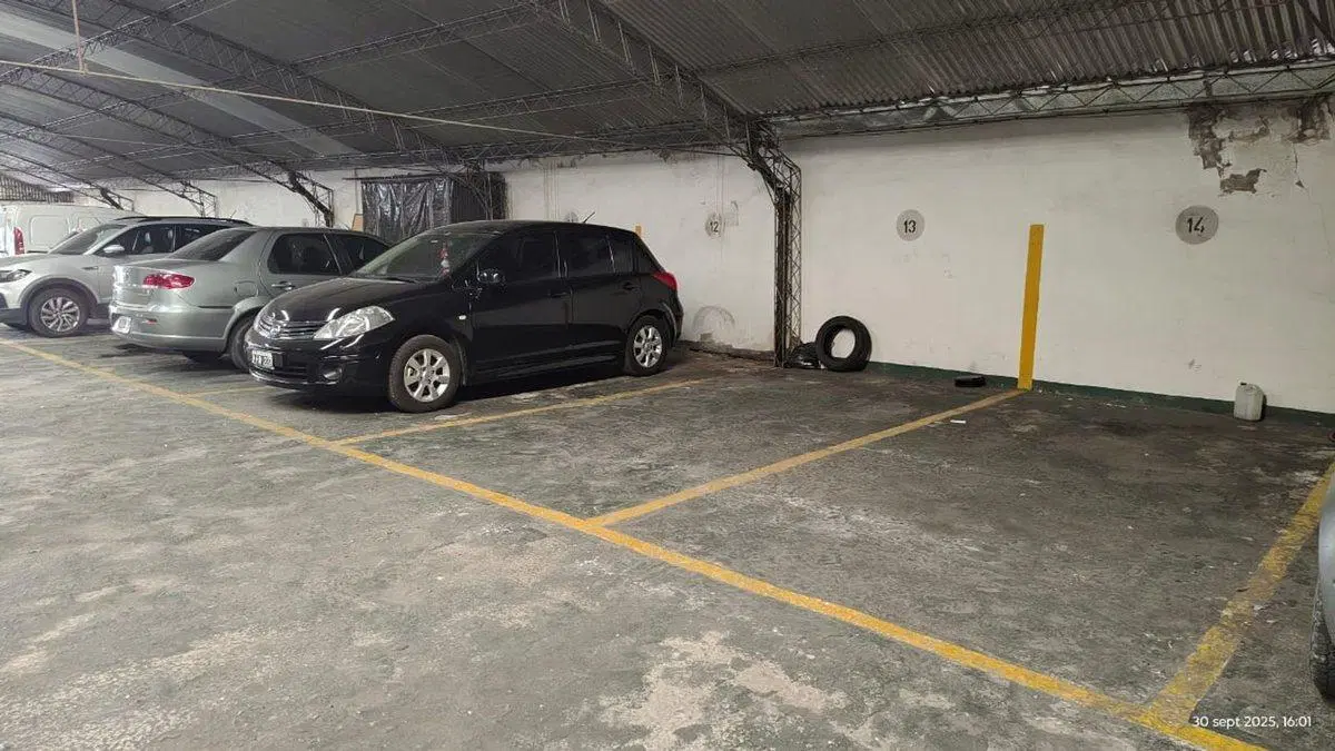 VENTA COCHERA EN ABASTO 5