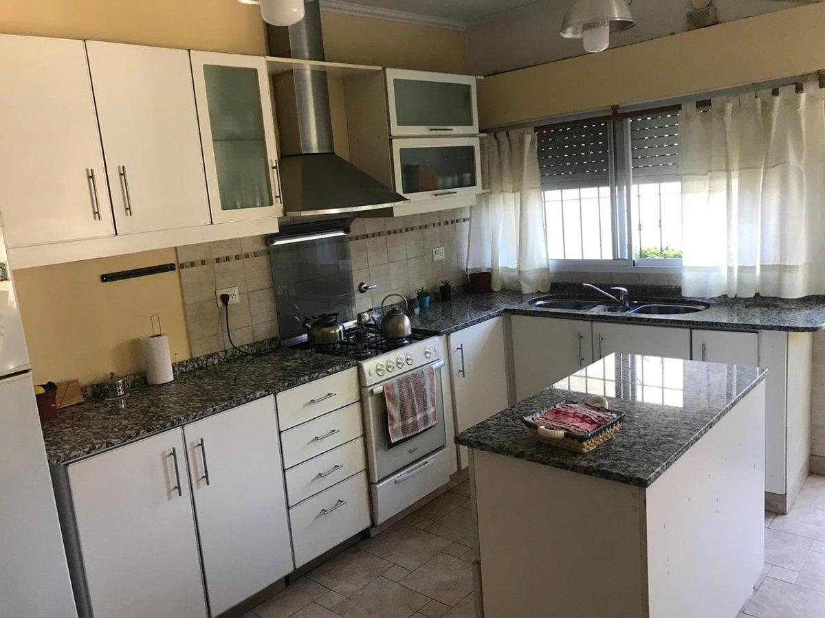 Foto de VENTA CASA CUATRO DORMITORIOS BARRIO LAS DELICIAS., imagen 4