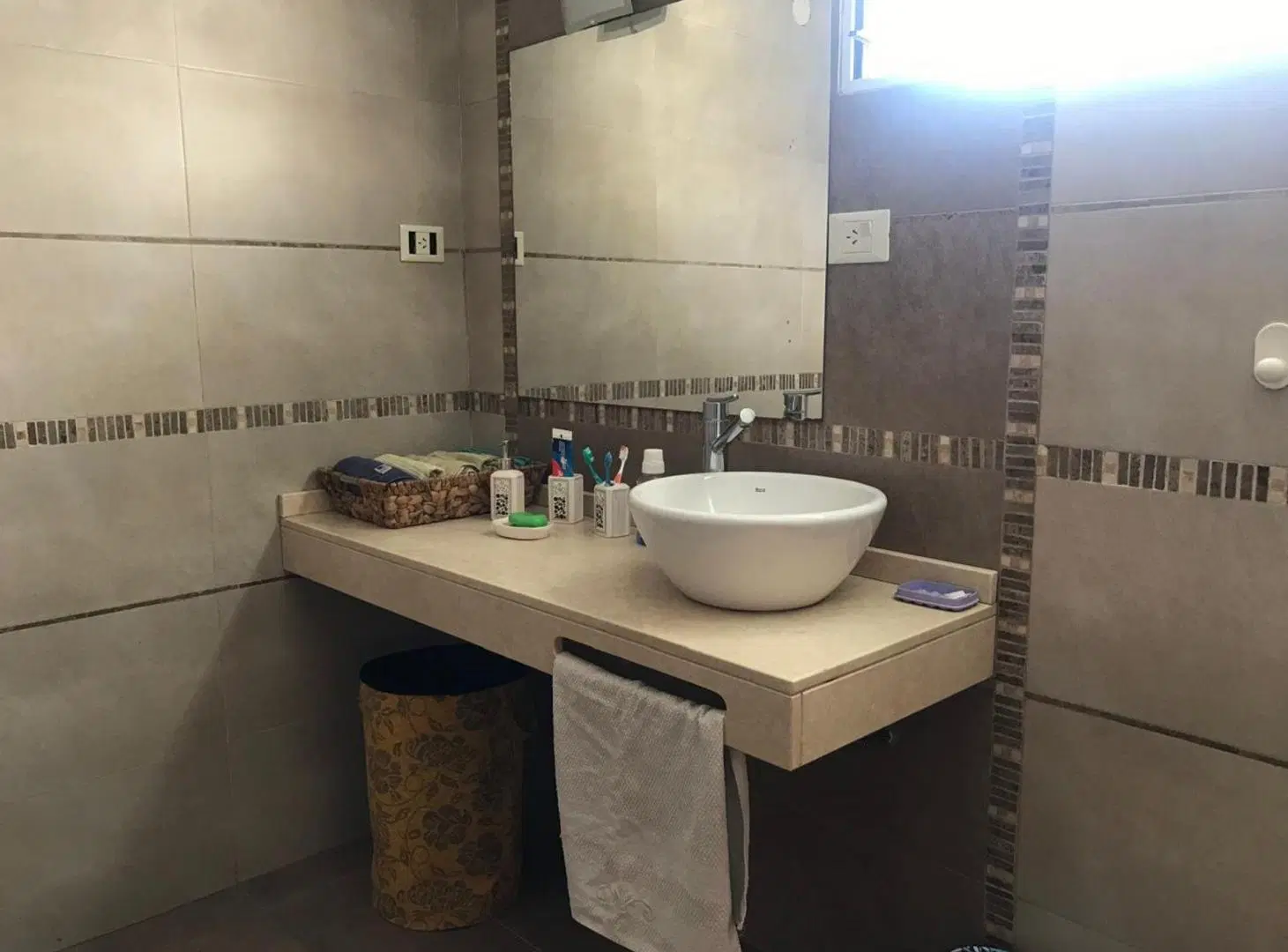 VENTA CASA CUATRO DORMITORIOS BARRIO LAS DELICIAS. 5