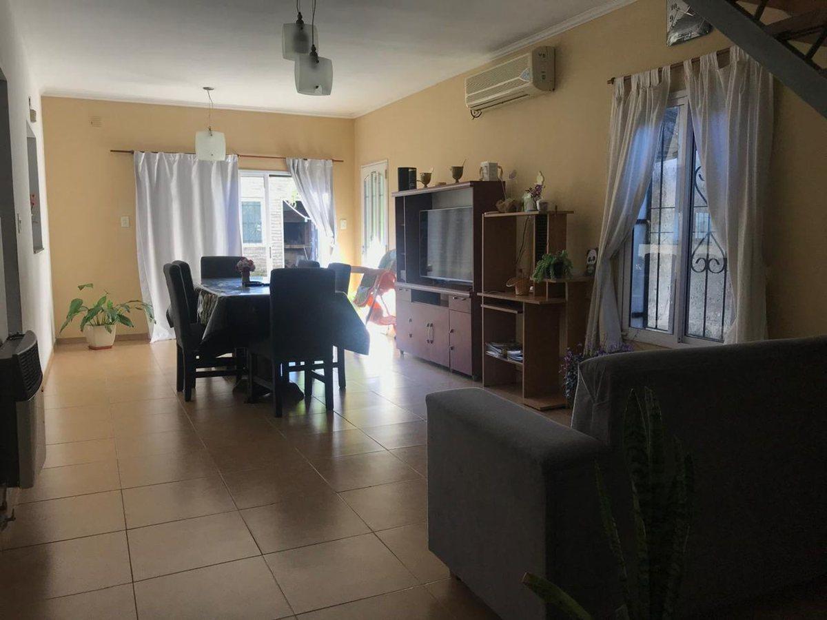 Foto de VENTA CASA CUATRO DORMITORIOS BARRIO LAS DELICIAS., imagen 1