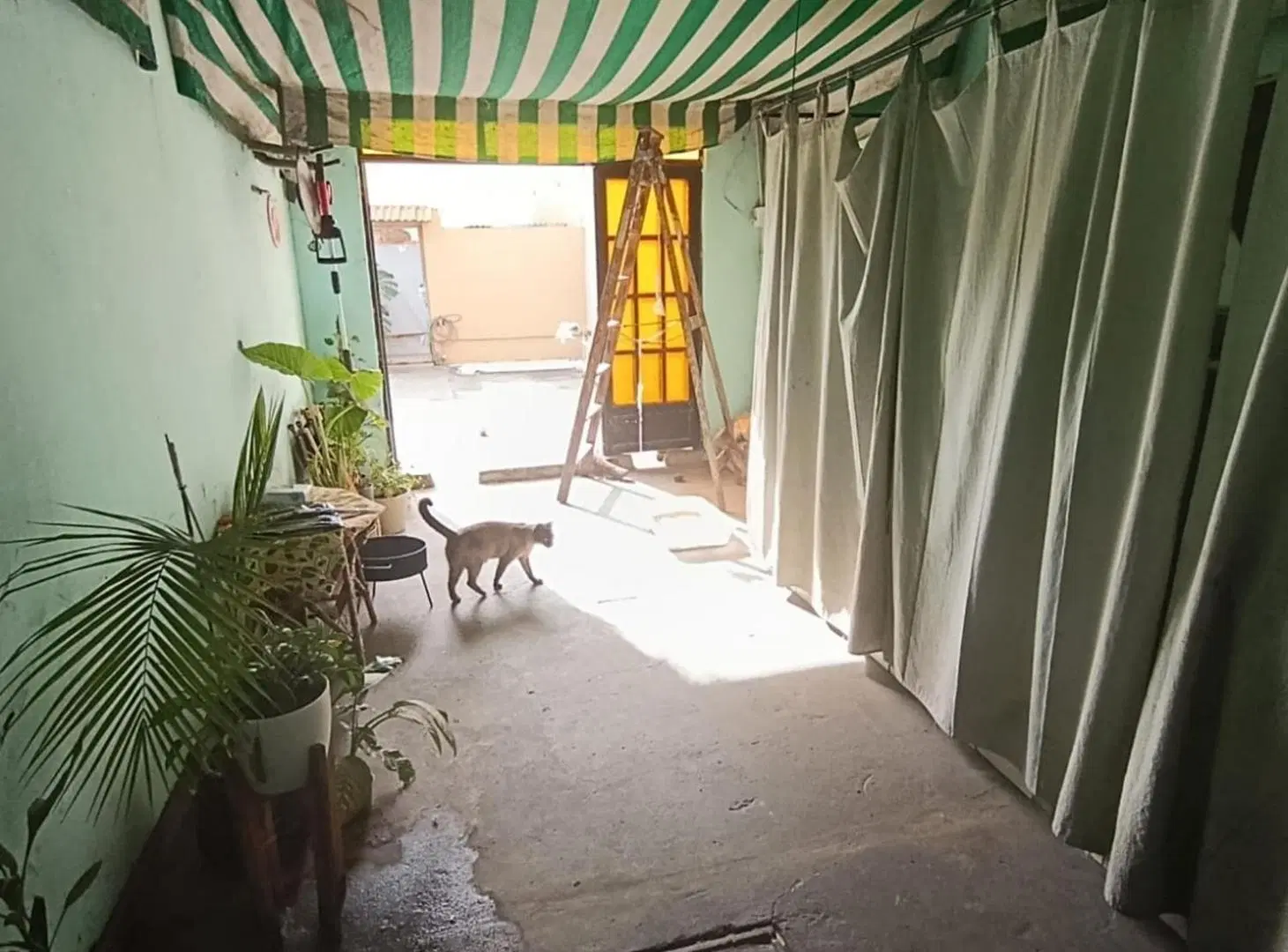 CASA EN VENTA PB PATIO Y COCHERA B° LAS DELICIAS 5