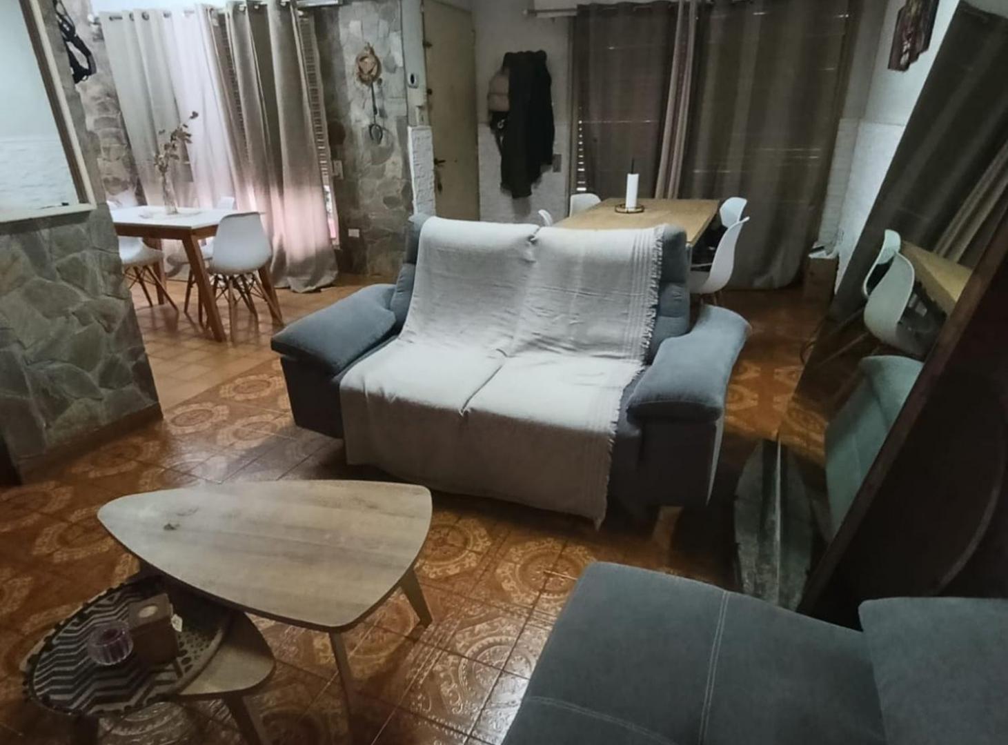 CASA EN VENTA PB PATIO Y COCHERA B° LAS DELICIAS