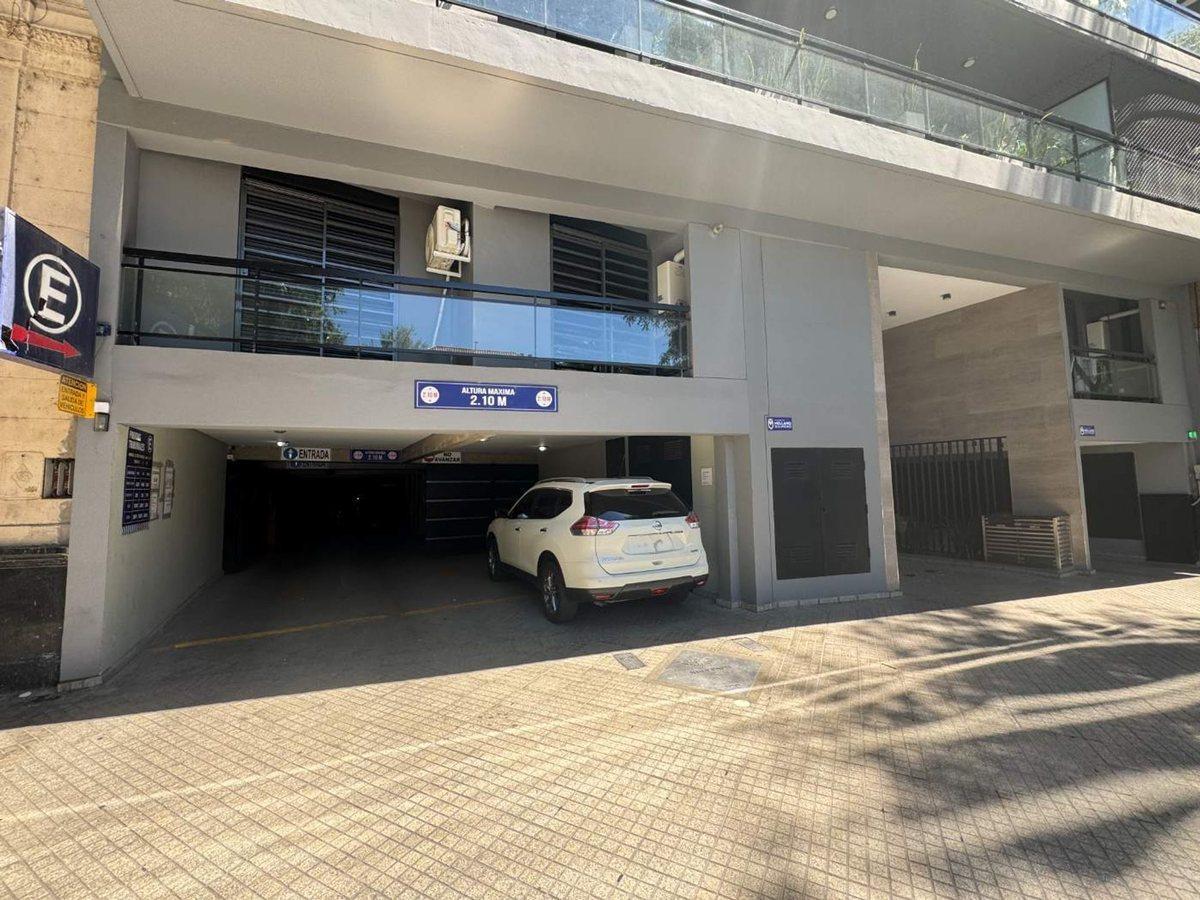 VENTA - COCHERA SOBRE AV. PELLEGRINI - TRIBUNALES