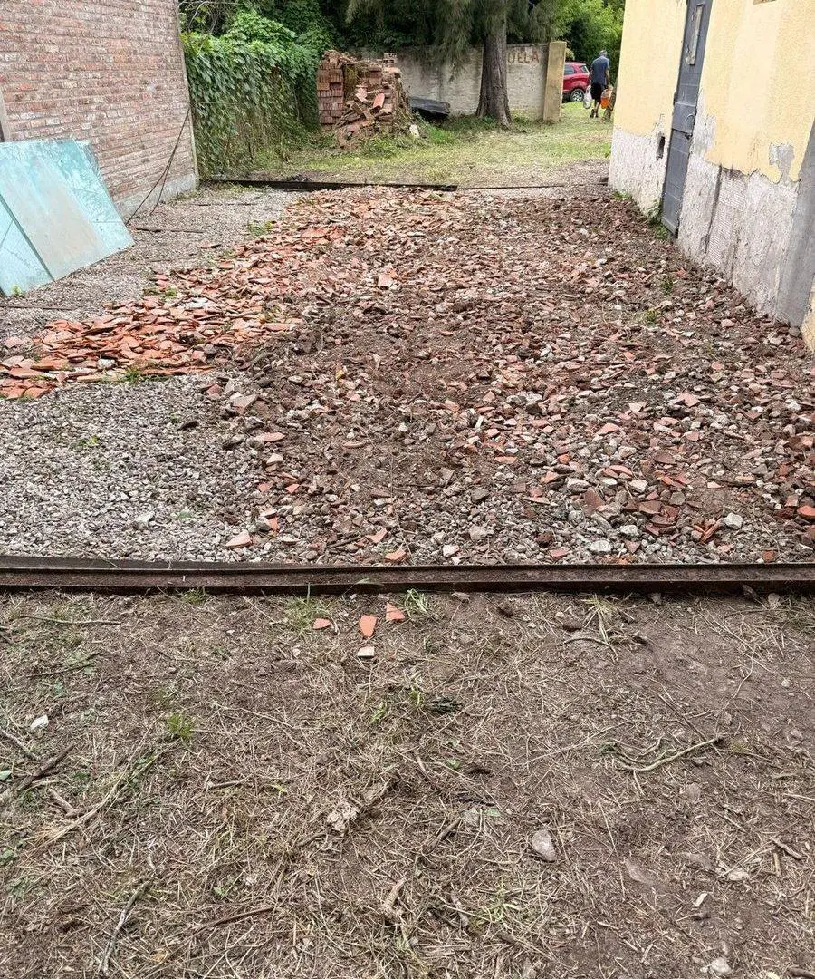 VENTA CASA A RECICLAR O DEMOLER EN LOTE EN FUNES 5