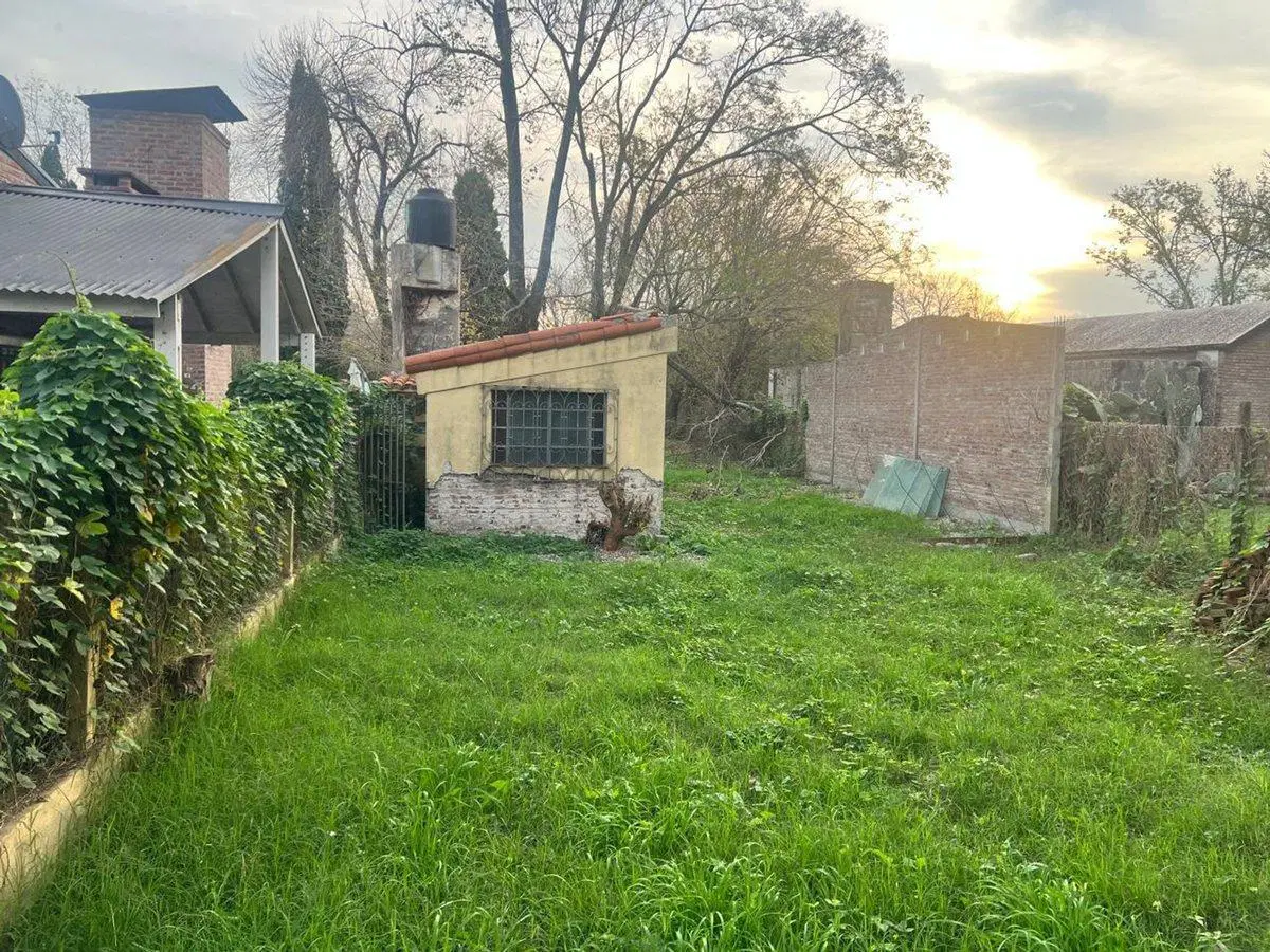 VENTA CASA A RECICLAR O DEMOLER EN LOTE EN FUNES 3