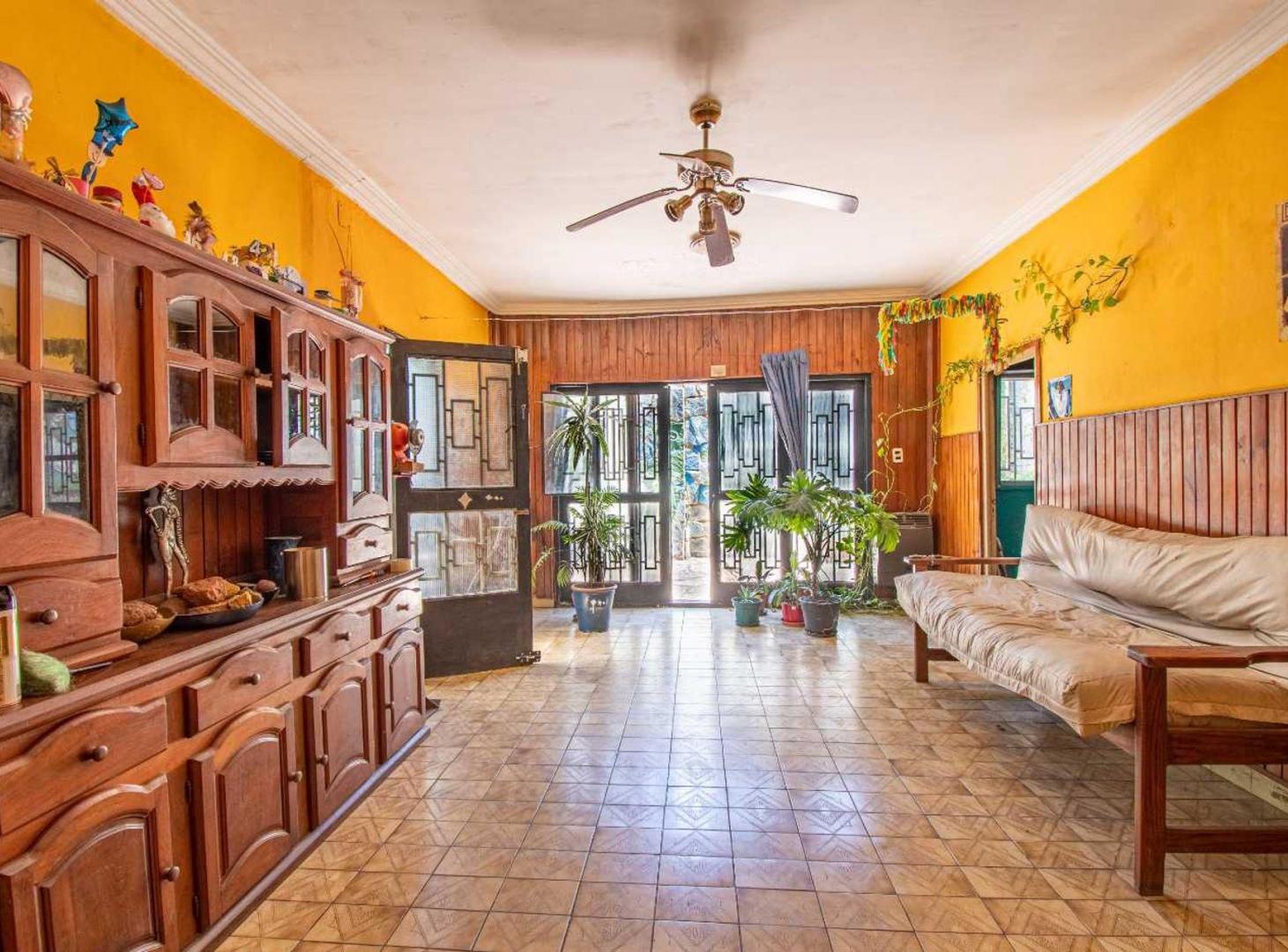 CASA EN VENTA 3 DORMITORIOS COCHERA ECHESORTU