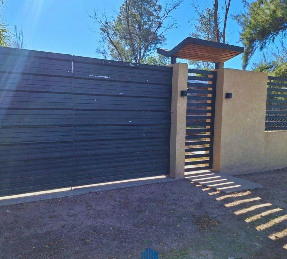 CASA EN VENTA 1 DORMITORIO FISHERTON
