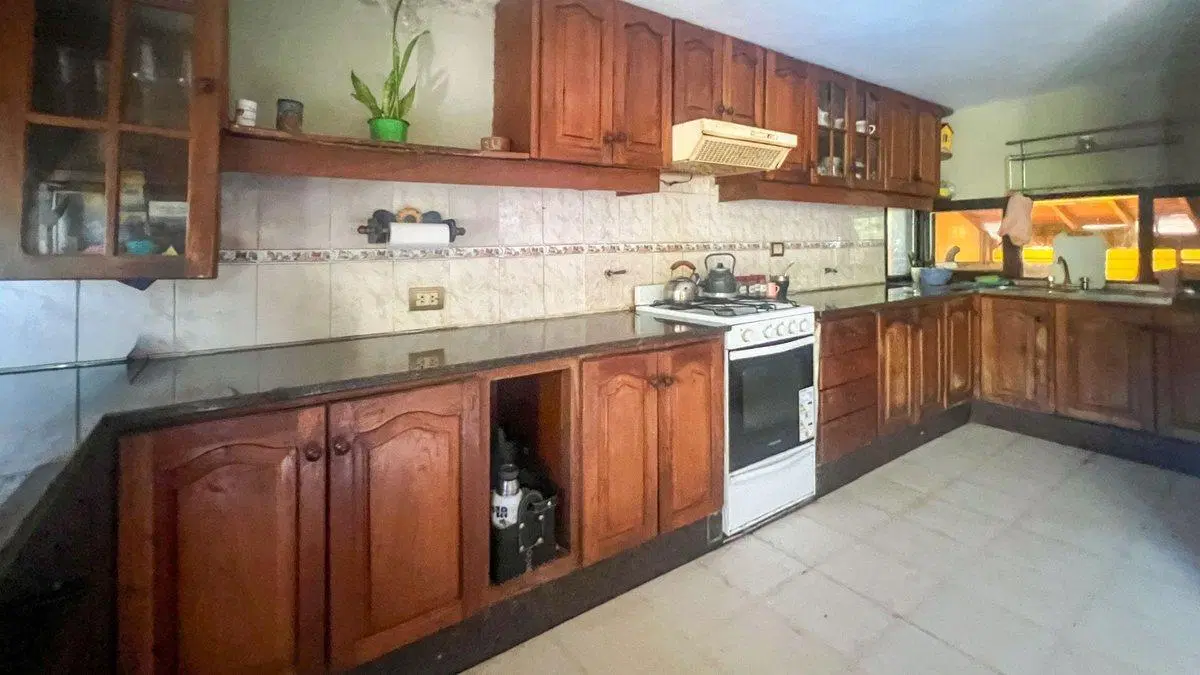 VENTA DE CASA 3 DORMITORIOS CON COCHERA LA FLORIDA 2