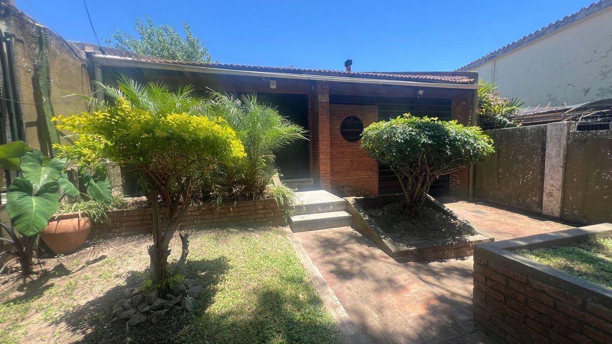 VENTA DE CASA 3 DORMITORIOS CON COCHERA LA FLORIDA